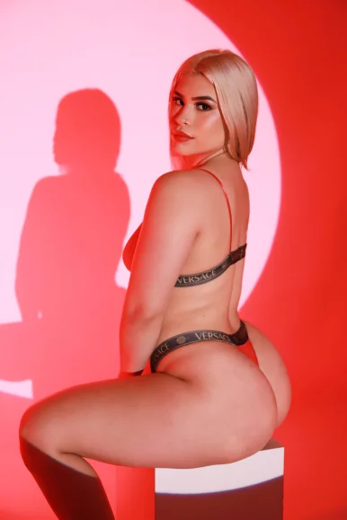 Photo of model @yenivillalba