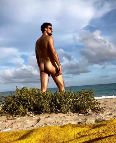 Photo of model @yolonude