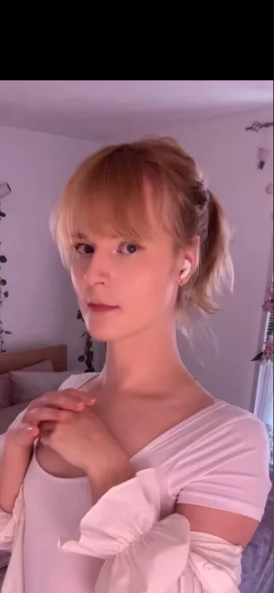 Photo of model @yonafiend