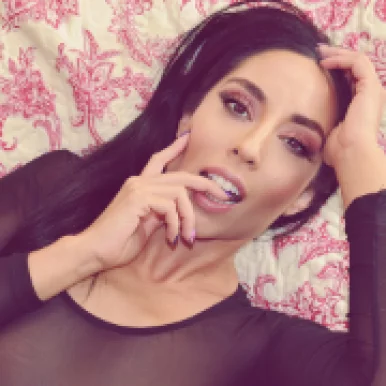 Photo of model @your-favorite-nylon-girl