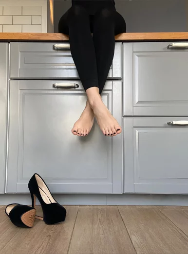 Photo of model @your_feet_fantasies