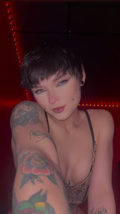 Photo of model @yourdarkomen