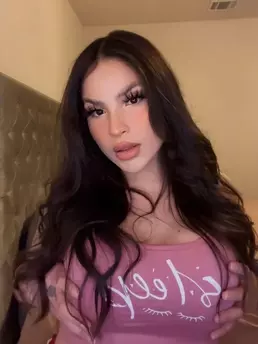 Photo of model @yourfavbxtch