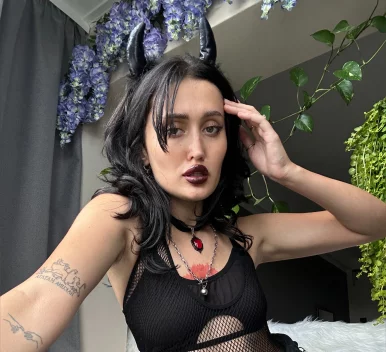 Photo of model @yourfavcamille