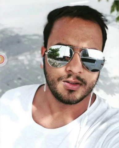 Photo of model @yourfriendnika