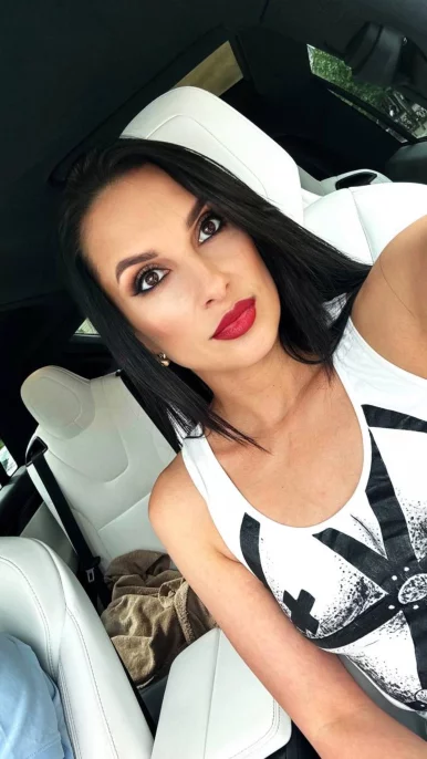 Photo of model @yourgoddiana