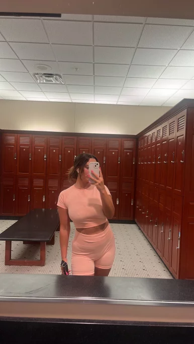 Photo of model @yourhappyhour