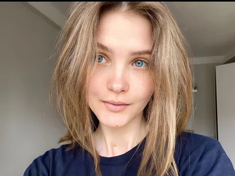 Photo of model @yourlovegoldberg