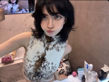 Photo of model @yoursmaldoll