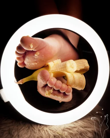 Photo of model @yummy_feet38