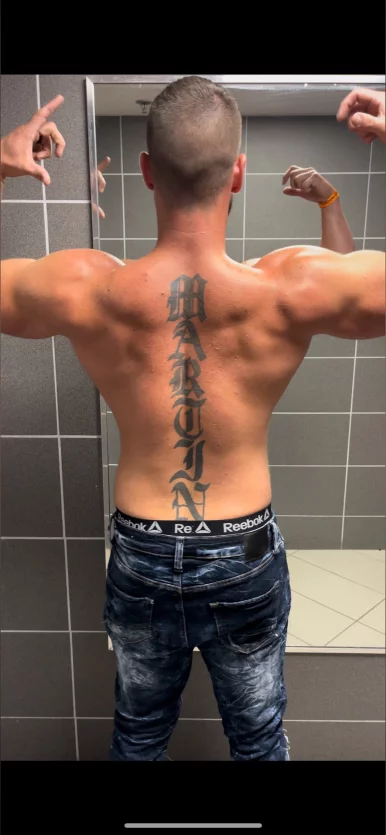 Photo of model @yummythrouple