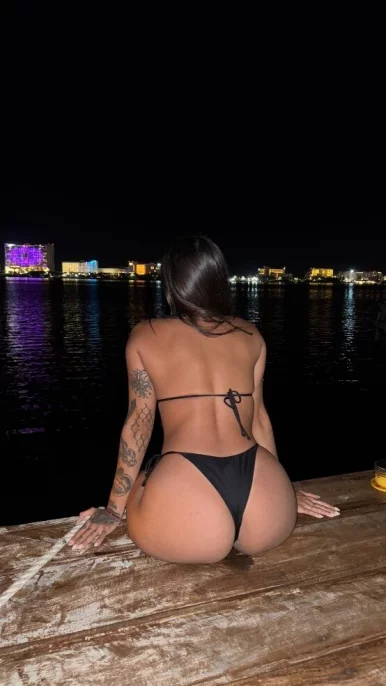 Photo of model @zaraahblu