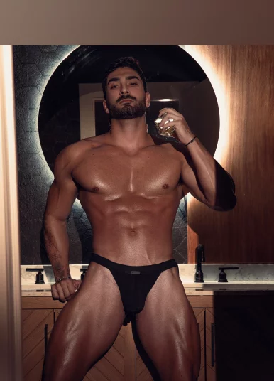 Photo of model @zayndom