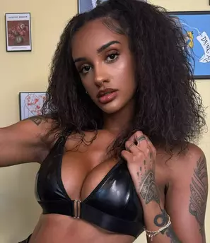 Photo of model @zoeysinnfree