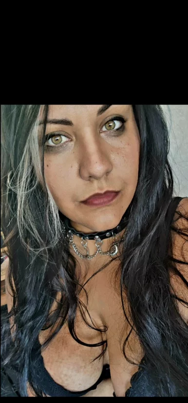 Photo of model @zombiekatt